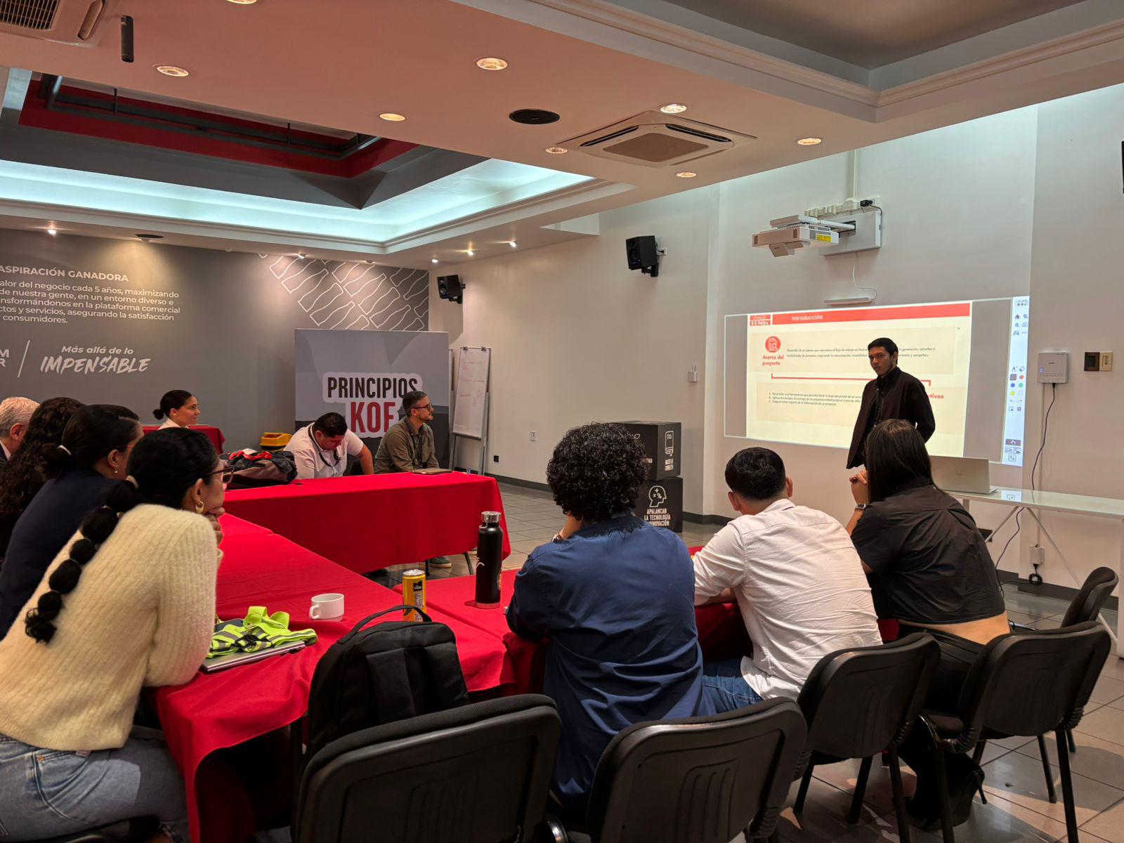 Jóvenes lideran proyectos estratégicos en Coca-Cola FEMSA